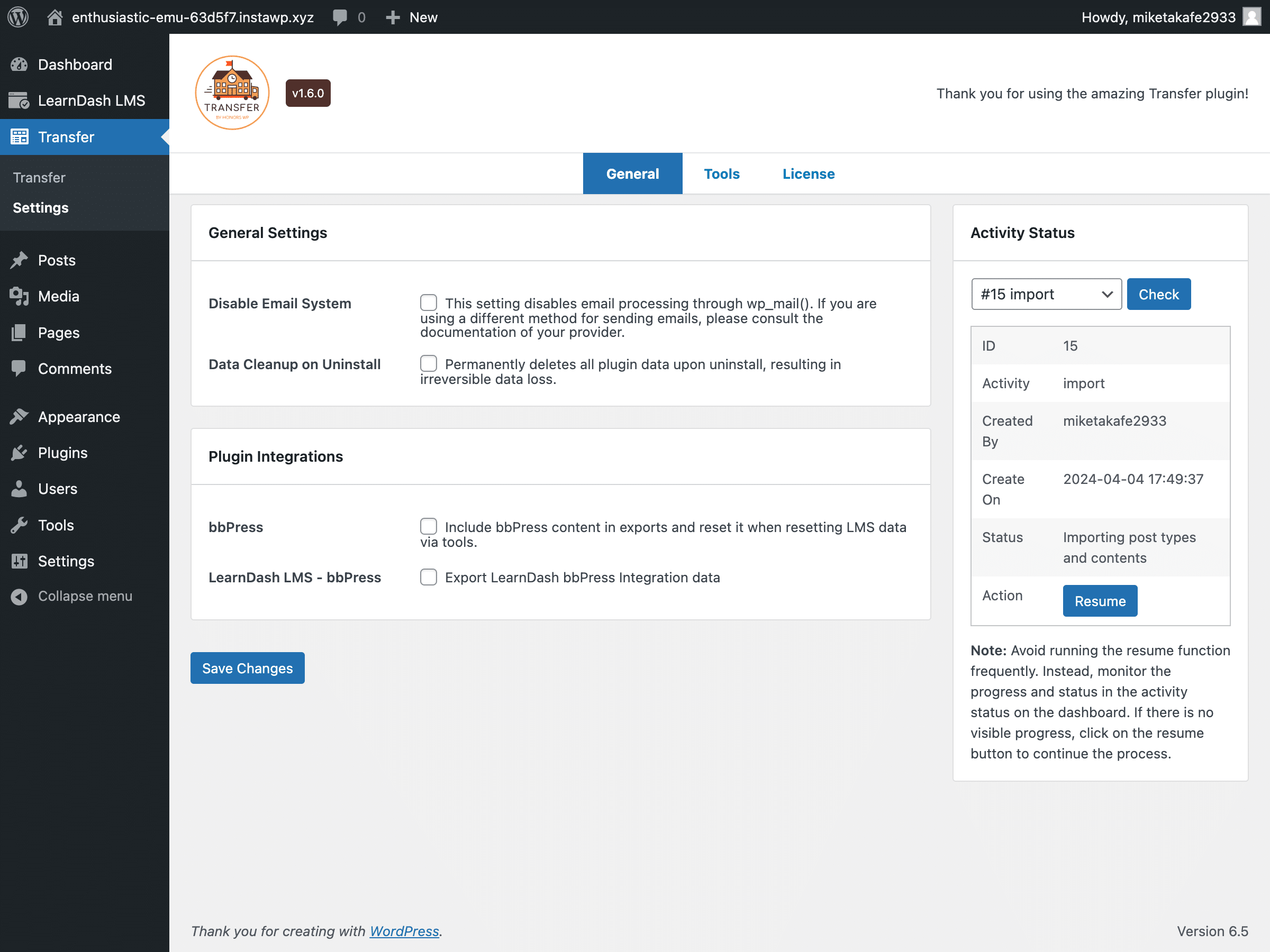 WordPress Transfer plugin showing the Settings menu and the option to resume an import process if the event the process stalls.